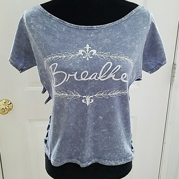 LIKE NEW!! Short sleeve open side shirt, small - Picture 2 of 4
